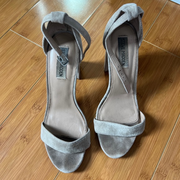 Steve Madden Cream Heels - Picture 1 of 6